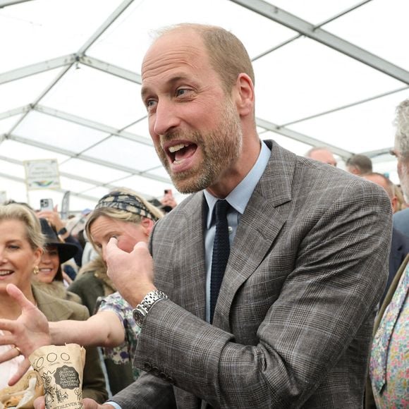 Le prince William était au Royal Cornwall Agricultural Show

Le prince William et Sophie Rhys-Jones - Le Prince de Galles, connu sous le nom de Duc de Cornouailles lorsqu'il est en Cornouailles, et la Duchesse d'Edimbourg, avec des Duchy Pasties lors d'une visite au pavillon de l'alimentation et de l'agriculture au Royal Cornwall Show au Royal Cornwall Showground, Whitecross, Wadebridge. Vendredi 6 juin 2025. Photo by Chris Jackson/PA Wire/ABACAPRESS.COM