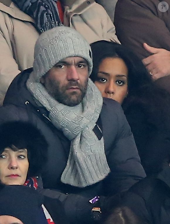 Exclusif - Amel Bent et son compagnon Patrick assistent au match de Ligue des Champions Psg - Olympiakos Le Piree au Parc des Princes a Paris le 27 novembre 2013.