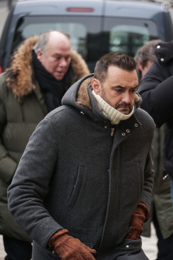 Cyril Lignac assistant à la cérémonie d'enterrement de Jean-Luc Petitrenaud à l'église Saint-Pierre du Gros Caillou dans le 7e arrondissement de Paris, France, le 17 janvier 2025. Jean-Luc Petitrenaud, critique gastronomique et personnalité de la télévision française, est décédé le 10 janvier à l'âge de 74 ans. Photo par Nasser Berzane/ABACAPRESS.COM