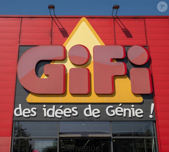 Des repreneurs potentiels, comme la famille Zouari ou le groupe Beaumanoir, étudient désormais le dossier.

Magasin Gifi, détaillant de produits à bas prix pour la maison et la famille, similaire au hard-discount à Rambouillet, Yvelines, France le 11 août 2025. Photo par Christopher Charpaud/ABACAPRESS.COM