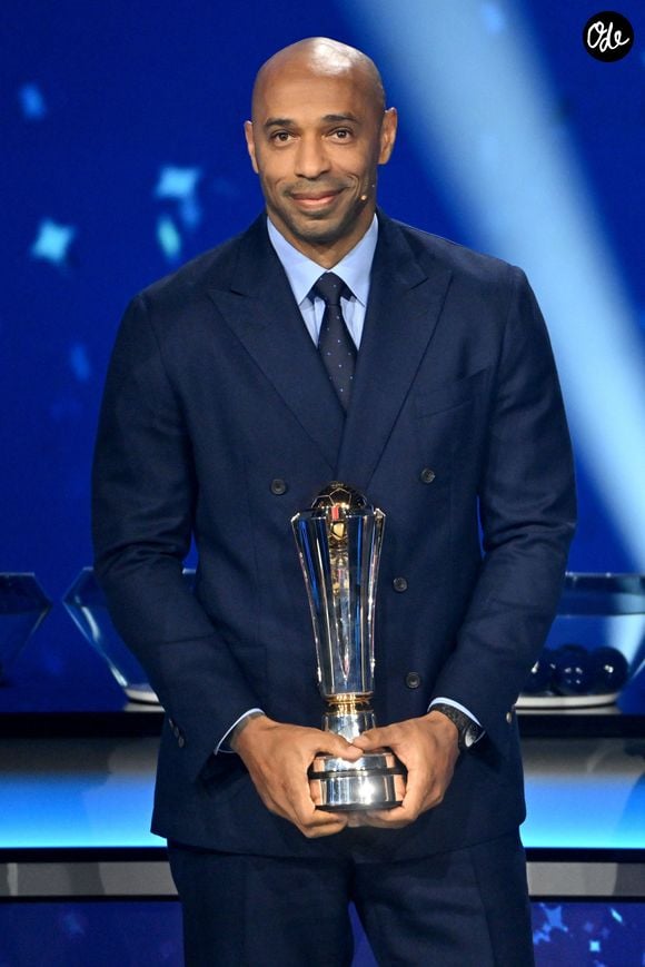 Le 28 octobre, il s’est expliqué dans une vidéo sur les réseaux sociaux.

L'ancien footballeur français Thierry Henry lors du tirage au sort de la phase de ligue de l’édition 2026-2027 de la Ligue des champions au Grimaldi Forum de Monaco, le 27 août 2026. © Bruno Bebert/Bestimage