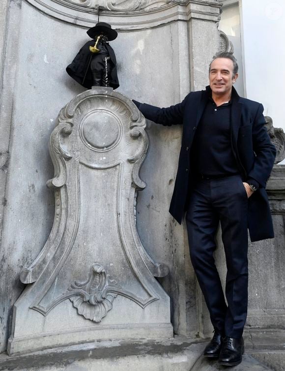 Jean Dujardin reçoit la Médaille d'Honneur de la Ville de Bruxelles et visite le Manneken-pis habillé d'un costume de Zorro pour l'occasion à Bruxelles, Belgique, le 28 novembre 2024. © Didier Lebrun/PhotoNews/Bestimage