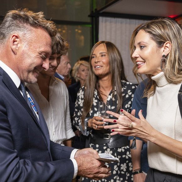 Tom Pernaut, sa mère Nathalie Marquay et Valentine Sled lors de l'inauguration du Restaurant & Bar 19.20 by Norbert Tarayre à l'hôtel Prince de Galles à Paris le 10 octobre 2023.

Pierre Perusseau / Coadic Guirec / Bestimage