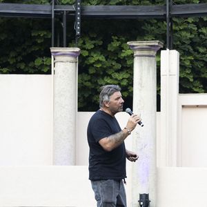 Exclusif - Philippe Lellouche - P.Lellouche a joué son spectacle "Stand Alone" au théâtre de Verdure du 41ème Festival de Ramatuelle, le 8 août 2025. 
© Cyril Bruneau / Bestimage