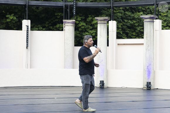 Exclusif - Philippe Lellouche - P.Lellouche a joué son spectacle "Stand Alone" au théâtre de Verdure du 41ème Festival de Ramatuelle, le 8 août 2025. 
© Cyril Bruneau / Bestimage