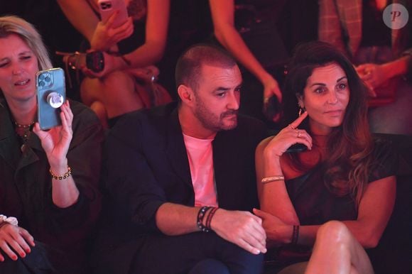 Laquelle va toutefois l'éloigner un temps de sa famille, sa compagne Deborah et leur fils Léo.

Cyril Lignac et Déborah - Front Row du défilé Etam Live Show 2023 au Palace à Paris le 26 septembre 2023.

© Veeren / Bestimage