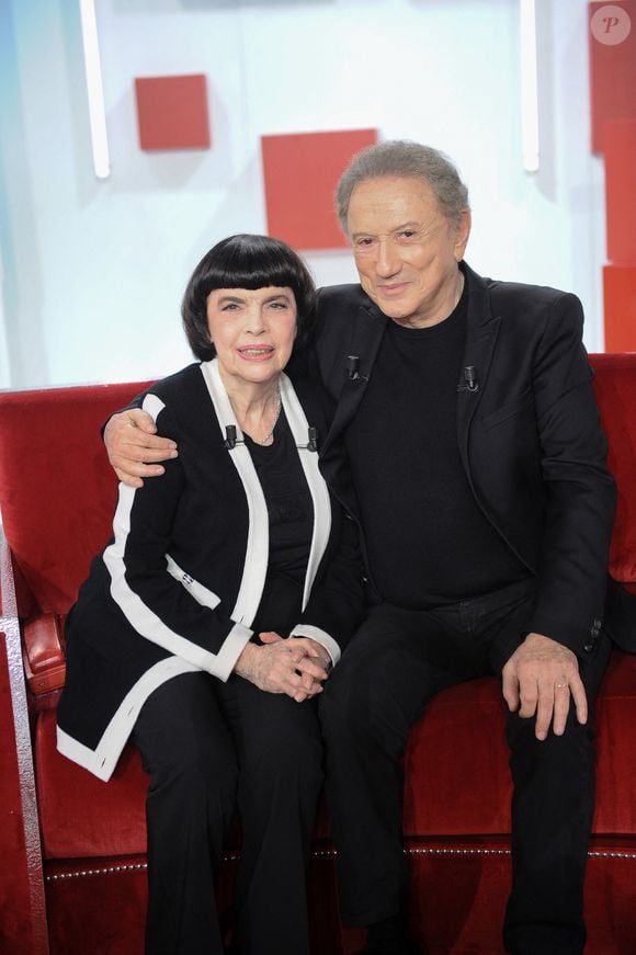 Exclusif - Mireille Mathieu et Michel Drucker - Enregistrement de l'émission "Vivement dimanche" aux studios Rive Gauche, présentée par M.Drucker et diffusée le 5 octobre 2025 sur France 3.
Guillaume Gaffiot/Bestimage