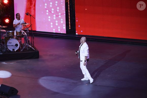 Exclusif - Pascal Obispo lors de l'enregistrement de l'émission La Grande Fête de Carcassonne, diffusée le samedi 6 septembre à 21.10 sur France 2, dans la Cité Médiévale de Carcassonne, France, le 24 juin 2025. © Jack Tribeca/Bestimage