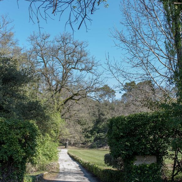 et vivre loin de la célébrité, dans ce que George Clooney décrit comme une ferme mais qui est un domaine immense avec villa tout confort.


Domaine du Canadel à Brignoles, Var, sud de la France le 2 mai 2021.  Photo by Florian Escoffier/ABACAPRESS.COM