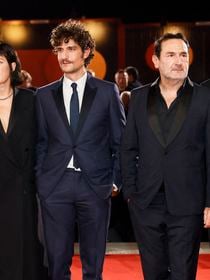 À 49 ans, cette figure du cinéma français, détentrice d’un César, ouvre les portes de son appartement situé en plein cœur de Paris