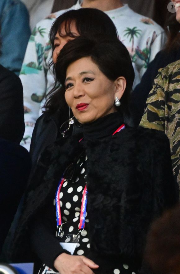 Michele Kang - Célébrités dans les tribunes lors du match de football Ligue 1 McDonald's opposant le Paris Saint-Germain (PSG) à l'Olympique Lyonnais (1-2) au Parc des Princes à Paris le 19 avril 2026. © Christian Liewig/Bestimage