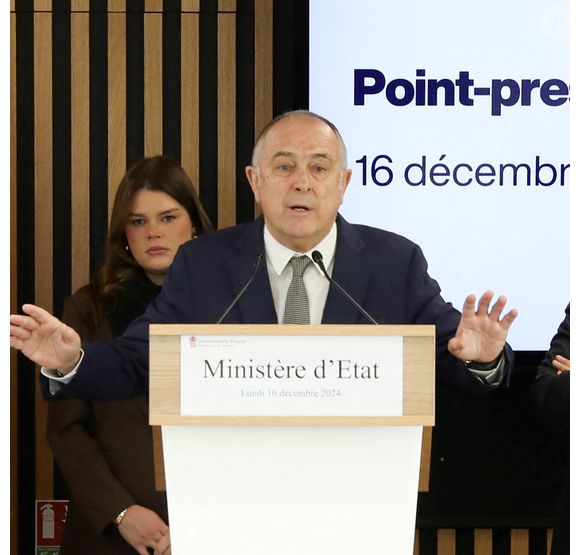 Ce mercredi 22 janvier, il a nommé Didier Guillaume au rang de Commandeur dans l’Ordre de Saint-Charles, à titre posthume.

Exclusif - Didier Guillaume, ministre d’état de Monaco, Camille Gottlieb (présidente de Be Safe Monaco, Association Monégasque de lutte contre
la consommation d’Alcool au volant) - Conférence de presse sur la sécurité routière à Monaco le 16 décembre 2024. Jean-François Ottonello / Nice Matin / Bestimage