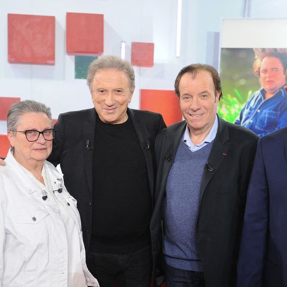 Dans la foulée, Vivement dimanche prochain proposera un hommage émouvant à l'inoubliable acteur Jacques Villeret.

Exclusif - Ghislaine Villeret, Michel Drucker, Daniel Russo et Emmanuel Chaunu - Enregistrement de l'émission Vivement dimanche au studio Rive Gauche , présentée par Michel Drucker . Diffusion sur France 3 le 29/03/2026. Photos prises le 18 mars 2026.
© Guillaume Gaffiot / Bestimage