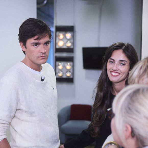 Laura est enceinte de 6 mois

Exclusif - Alain-Fabien Delon avec sa compagne Laura Bensadoun en backstage de de l'émission "C à Vous" à Paris, France, le 18 octobre 2024. © Cyril Moreau/Bestimage
