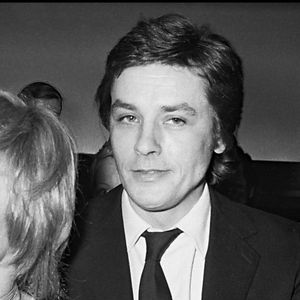 Nathalie et Alain Delon à la première du film "Doucement les basses" à Paris en 1971
AGENCE / BESTIMAGE
