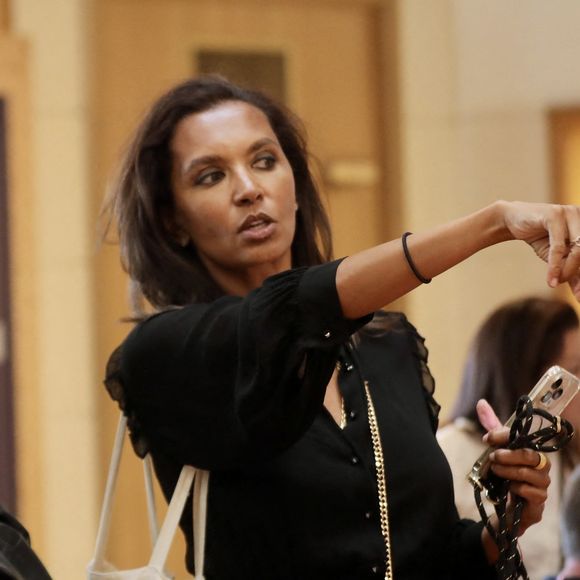 Dans un entretien à 'Diverto', elle a confié qu’un départ ne serait envisagé que face à une nouvelle opportunité ou un challenge important.

Karine Le Marchand participe à la manifestation "L’amour est tout près" à l'Hôtel de Région Paca à Marseille, le 30 octobre 2025. 
© Luc Boutria / Nice Matin / Bestimage