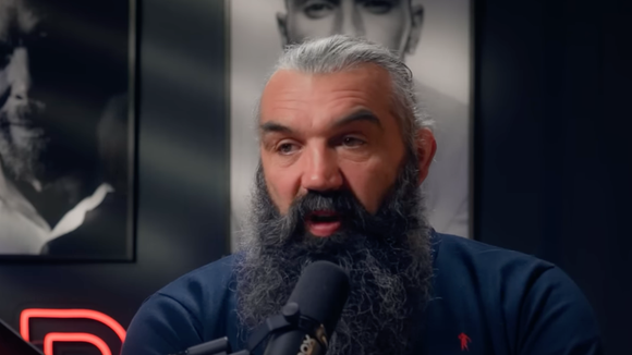 Dans une vidéo publiée sur la chaîne YouTube Paradox le 27 juillet 2025, Sébastien Chabal a révélé comment une personne de confiance lui a volé un demi million d'euros.
Crédit : YouTube/@ParadoxSansFiltre