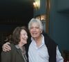 Le chanteur partage sa vie avec Noëlle, son épouse depuis 50 ans, avec qui il a une fille, Martine, et un petit-fils prénommé Toussaint.

Exclusif - Yves Duteil et son épouse Noëlle - Concert d'Yves Duteil aux Folies Bergère pour ses 50 ans de carrière. Le 2 novembre 2023. © Jack Tribeca / Bestimage