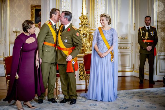 Grand-duc Henri de Luxembourg, grande-duchesse Maria Teresa de Luxembourg, prince Guillaume (héritier du trône de Luxembourg), Stéphanie de Lannoy (future grande-duchesse de Luxembourg) : cérémonie d'adieu au Palais Grand-Ducal dans le cadre des festivités marquant le changement de souverain au Luxembourg. Premier jour des célébrations à Luxembourg. Photo : Dana Press / Bestimage