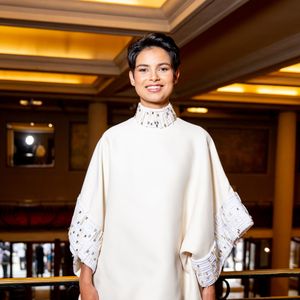 Eve Gilles (Miss France 2024) au défilé Stéphane Rolland Collection Haute Couture Automne/Hiver 2025-2026 lors de la Fashion Week de Paris (PFW) au théâtre des Champs-Élysées, à Paris, France, le 8 juillet 2025. © Pierre Perusseau/Bestimage