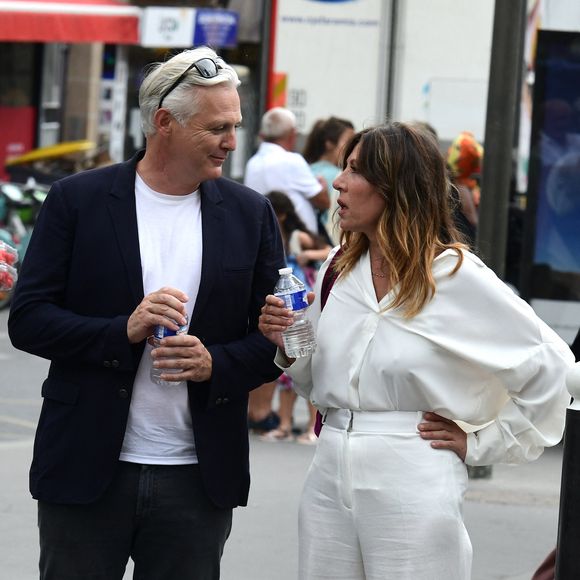 C’est en Occitanie que la comédienne de 57 ans a posé ses valises, dans une résidence vue mer. 

Mathieu Petit et sa compagne Mathilde Seigner - Mariage de Claude Lelouch à la mairie du 18ème à Paris. Le 17 juin 2023. © Agence / Bestimage