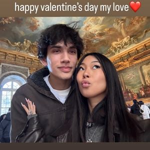 Entre Jade Hallyday et Aaron Thomas, c’est l’amour fou.

Aaron Thomas souhaite une joyeuse Saint-Valentin à Jade Hallyday sur Instagram.
