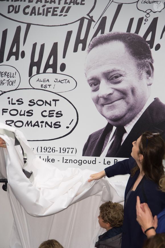 Elle ignorait alors que, trois semaines après ces paroles qui avaient choqué ses convives, elle contracterait une septicémie sévère qui aurait pu lui être fatale.

Au centre d'animation René Goscinny situé dans le 13ème arrondissement de Paris, Anne Goscinny découvre la fresque dédiée à son père. René Goscinny, décedé le 5 novembre 1977, est un écrivain, humoriste et scénariste de bande dessinée français. Le 5 novembre 2015 © Agence /Bestimage
