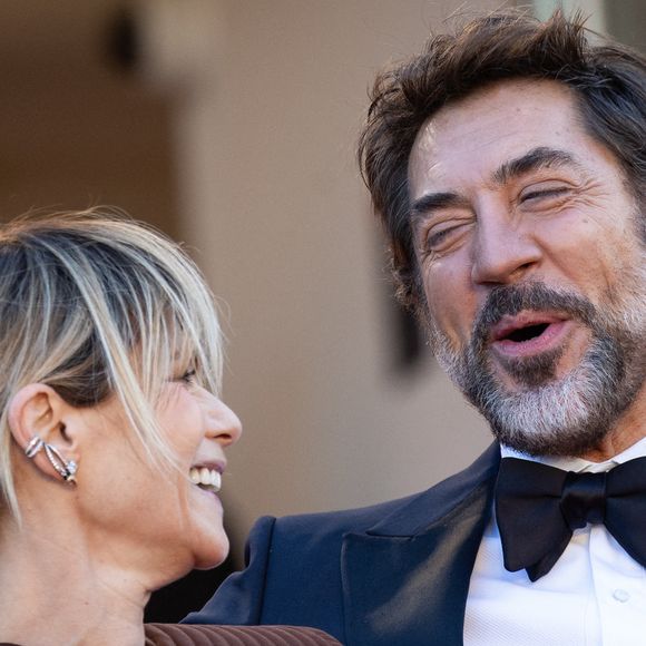 Le duo a affiché une belle complicité devant les photographes sur les marches du Palais des Festivals.

Marina Foïs, Javier Bardem - Montée des marches du film " El Ser Querido " lors du 79ème Festival International du Film de Cannes, le 16 mai 2026. © Jacovides-Moreau / Bestimage