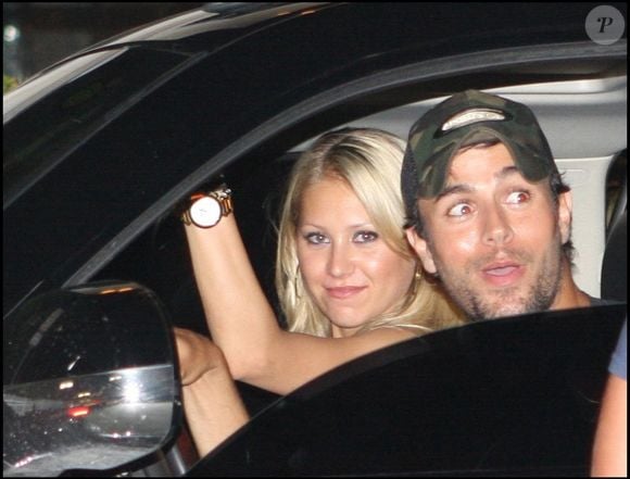 Exclusif : Enrique Iglesias et Anna Kournikova sortent d'un dîner dans un restaurant luxueux de Miami.