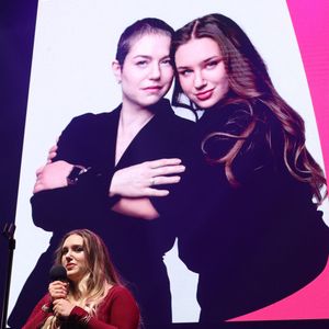 Exclusif -  Milla Savarese ( la fille de Emilie Dequenne) perform en live en hommage a sa Mere disparue - 4ème édition du gala "Tous les talents chantent contre le cancer"à l'Olympia à Paris le 20 Juin 2025. © Denis Guignebourg/Bestimage