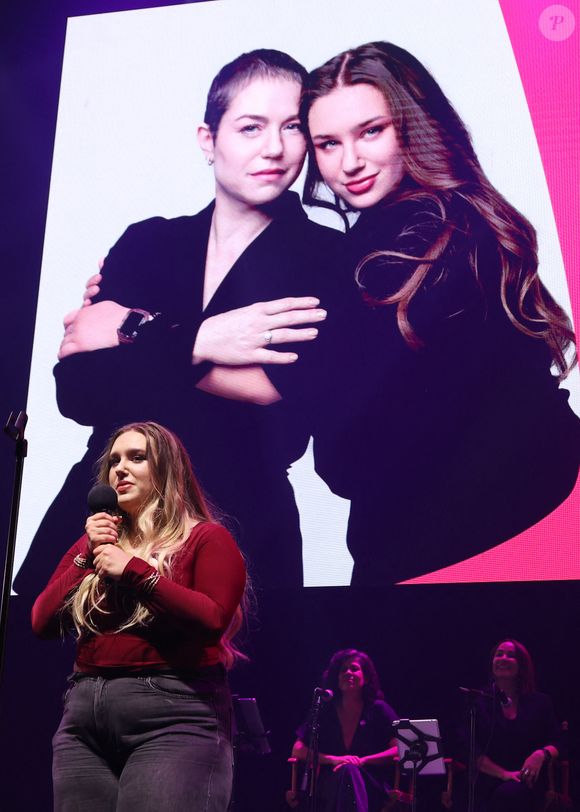 Exclusif -  Milla Savarese ( la fille de Emilie Dequenne) perform en live en hommage a sa Mere disparue - 4ème édition du gala "Tous les talents chantent contre le cancer"à l'Olympia à Paris le 20 Juin 2025. © Denis Guignebourg/Bestimage