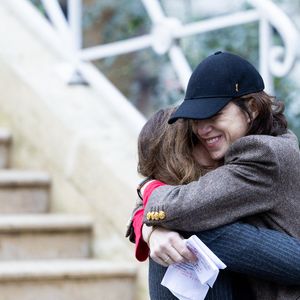 Lou Doillon et Charlotte Gainsbourg sont de plus en plus soudées depuis la mort de leur mère Jane Birkin il y a deux ans.

Lou Doillon et Charlotte Gaisnbourg inaugurent la passerelle Jane Birkin devant les 41-43 quai de Valmy à Paris.

© Cyril Moreau / Bestimage