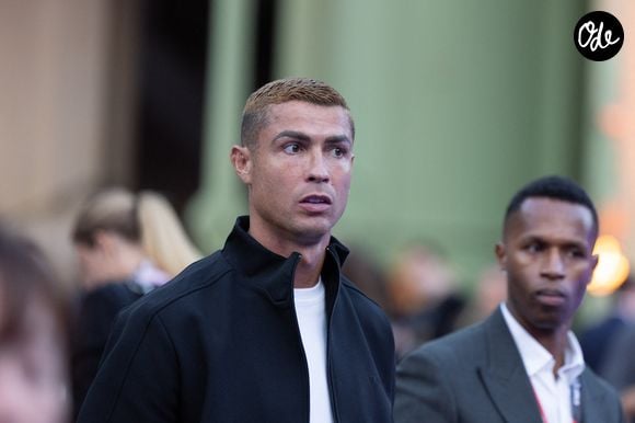 "Après la conférence de presse du sélectionneur national, et à la suite d'une discussion avec le président de la Fédération Portugaise de Football, j'ai pris la décision de quitter le rassemblement de la Sélection Nationale".

Cristiano Ronaldo lors de la cérémonie de clôture de la Coupe du monde d'esport au Grand Palais à Paris.  Raphael Lafargue / Pool / Bestimage