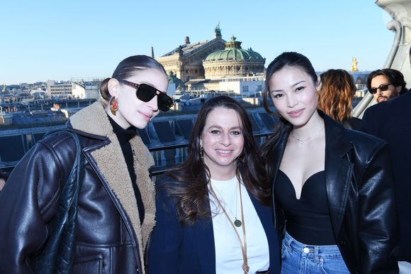 Exclusif - Victoria Dauberville, Laetitia Elmaleh, directrice du Kimpton St Honoré Paris, Julie Chen - Le rooftop du Kimpton St Honoré Paris accueille tous les dimanches "Fifi & Charles" (les chefs Philippine Jaillet et Charles Neyers). Le 9 avril 2025. © Rachid Bellak / Bestimage