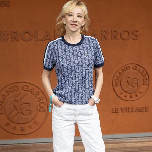 Sylvie Testud au village lors des Internationaux de France de Tennis de Roland Garros 2025, à Paris, France, le 7 juin 2025. © Cyril Moreau/Bestimage