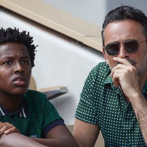 Ainsi que de Surifel, adopté en Éthiopie en 2010 alors qu’elle partageait la vie de Michael Cohen

Michaël Cohen et son fils Surifel - Célébrités dans les tribunes des Internationaux de France de tennis de Roland Garros 2024 à Paris le 26 mai 2024. © Moreau-Jacovides/Bestimage