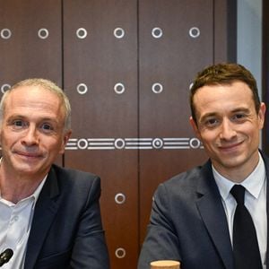 Le présentateur et producteur Hugo Clément et le présentateur et créateur de contenus Samuel Etienne arrivent pour son audition devant la Commission d'enquête sur la neutralité, le fonctionnement et le financement de l'audiovisuel public à l'Assemblée nationale française à Paris le 24 février 2026. Photo by Firas Abdullah/ABACAPRESS.COM