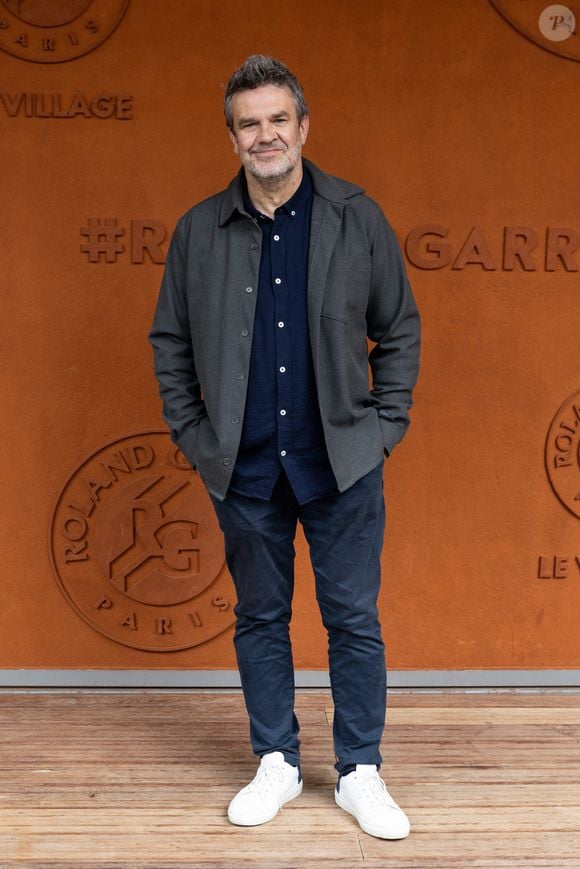 Hervé Mathoux au village lors des Internationaux de France de Tennis de Roland Garros 2026. Paris, le 2 juin 2026.
© Jacovides-Moreau / Bestimage