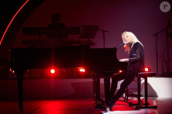 L'auteure-compositrice-interprète et pianiste française Véronique Sanson en concert à Montereau-Fault-Yonne, France, le 21 octobre 2022. © Cyril Moreau/Bestimage