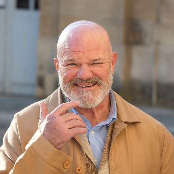 Philippe Etchebest est une figure incontournable de "Top Chef" et de "Cauchemar en cuisine", tout en étant à la tête de plusieurs restaurants.

Exclusif - Le chef Philippe Etchebest participe au petit-déjeuner des partenaires du Festival Bon à la mairie de Bordeaux, France. © Jean-Bernard Nadeau/Bestimage