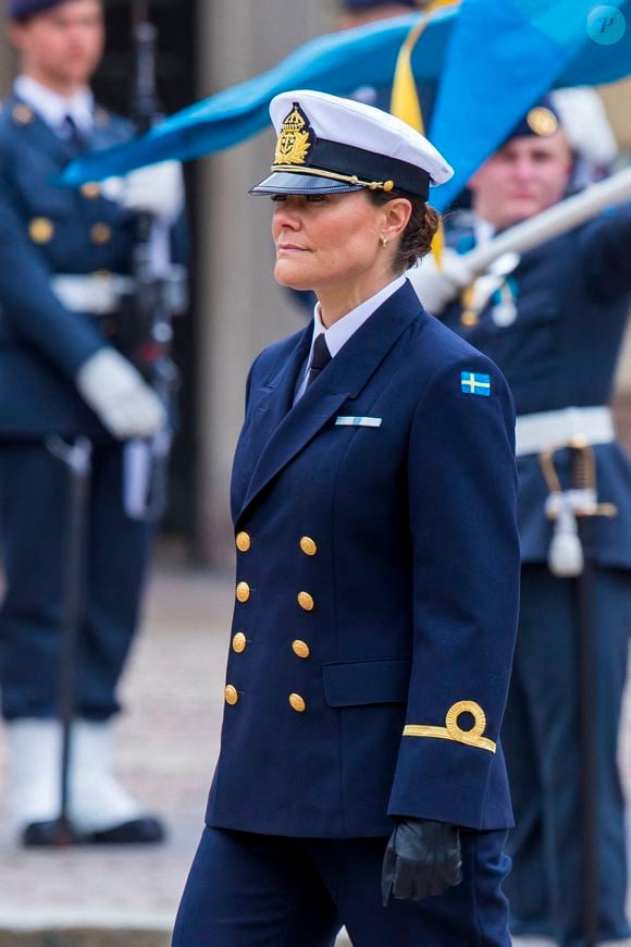 La princesse Victoria de Suède)célèbre l'anniversaire de Gustaf de Suède lors d'une parade militaire et en faisant une apparition au balcon du palais royal de Stockholm avec sa famille le 30 avril 2025. © Dana Press/Bestimage