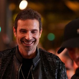 Richard Orlinski, ambassadeur de l'association et parrain du gala, avait répondu favorablement à l'invitation.

Richard Orlinski (ambassadeur de Hope, parrain du gala) lors de la soirée annuelle de gala de l'association Hope au pavillon Gabriel à Paris le 14 octobre 2025.
© Anne-Sophie Guebey / Bestimage