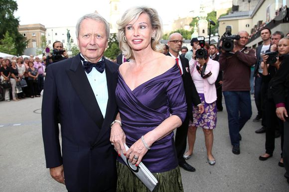 ARRIVEE DES PEOPLE A L'OPERA "LES NOCES DE FIGARO" AU FESTIVAL DE SALZBOURG 2011 - Wolfgang Porsche, Claudia HÃ¼bner, Auffahrt Figaro, Salzburger Festspiele 2011, Salzburg 2011,
arrivées, tapis rouge, avant l'opéra FIGARO au FESTIVAL DE SALZBOURG 2011. Photo Press Service / BESTIMAGE