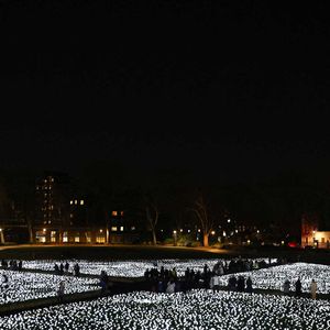 La princesse de Galles visite le jardin Ever After à l'hôpital Royal Marsden. Le jardin est composé de 30 000 roses illuminées que les membres du public peuvent dédier à un membre de leur famille en soutien à la Royal Marsden Cancer Charity à Londres, Angleterre, Royaume-Uni, le 13 décembre 2025. Photo by Toby Shepheard/Kensington Palace/Avalon/ABACAPRESS.COM
