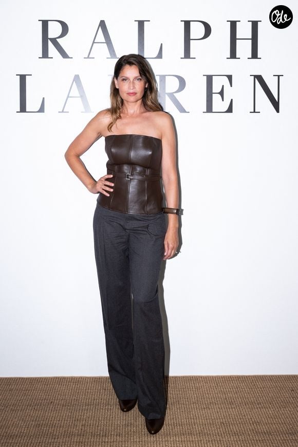 Après avoir célébré à l'Olympia les retrouvailles du casting de “Dix pour cent”, l'actrice a aussitôt traversé l'Atlantique. 

Laetitia Casta au défilé Ralph Lauren, collection prêt-à-porter printemps/été 2027 à New York, le 9 septembre 2026. Crédit photo : BFA.com / Backgrid USA / Bestimage