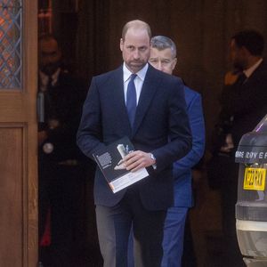 En effet, il a été annoncé que le couple princier allait se rendre auprès des personnes touchées par les inondations à Pontypridd. 

Le prince William, prince de Galles, et Catherine (Kate) Middleton, princesse de Galles, à la sortie de la cérémonie de commémoration des 80 ans de la libération du camp de concentration d'Auschwitz-Birkenau au Guildhall à Londres, le 26 janvier 2025. ©AGENCE / BESTIMAGE