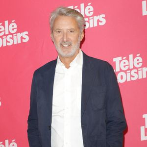 Antoine de Caunes - Photocall de la soirée "Télé Loisirs Awards 2025" au Jardin d'Acclimatation à Paris le 23 septembre 2025. © Coadic Guirec/Bestimage