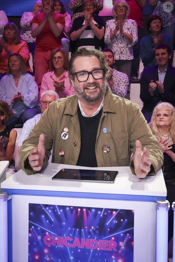 Exclusif - Chicandier, lors de l'enregistrement de l'émission "On Connait La Chanson Années 90", présentée par L.Boccolini et diffusée le 19 mai 2026 sur W9, à Paris, France, le 8 avril 2026. © Jack Tribeca/Bestimage