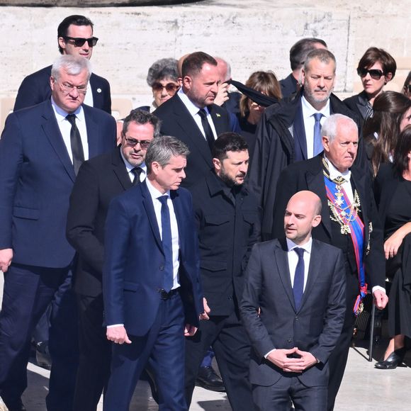 Volodymyr Zelensky (président de l'Ukraine), Jean-Noël Barrot, Ministre de l’Europe et des Affaires étrangères assistent aux obsèques du pape François (© Zuma Press / Bestimage
