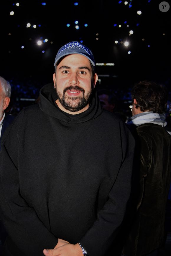 Il a aussi révélé avoir passé plusieurs soirées dans des clubs libertins.

Artus en tribunes lors des demi- finales du tournoi de tennis ATP Masters 1000 de Paris à Bercy, le 2 novembre 2024. 

Photo : © Veeren/Bestimage